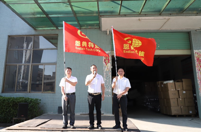 電腦包,禮品包,時(shí)尚包,雙肩包,恩典科技箱包,定制生產(chǎn)廠家