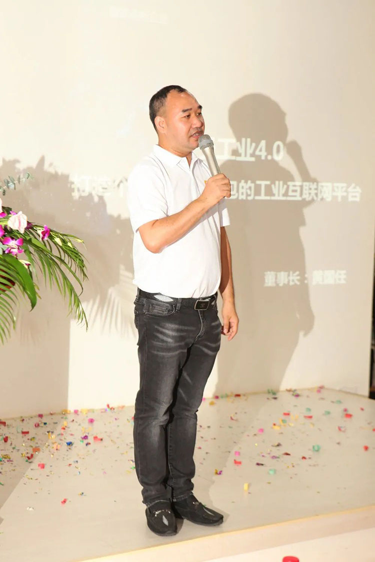 書包定制,雙肩包生產(chǎn)廠家,書包工廠,雙肩包定制,箱包廠家