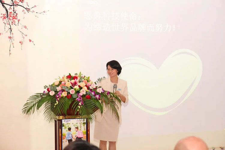 書包定制,雙肩包生產(chǎn)廠家,書包工廠,雙肩包定制,箱包廠家