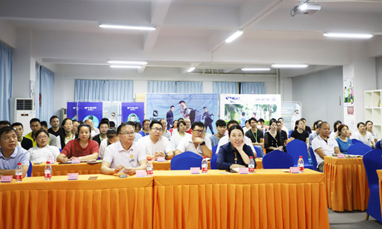 雙肩包,禮品背包定制,雙肩背包定制,箱包廠家,書包定制