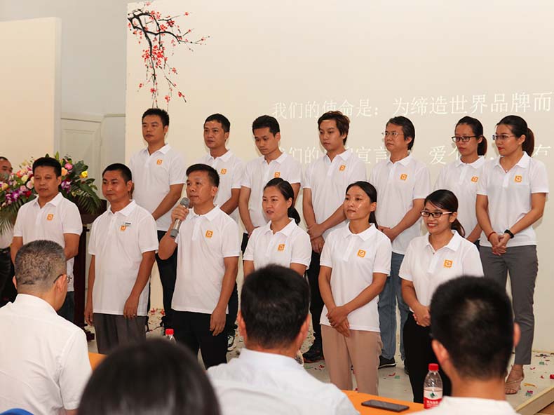 廣州包包廠,做包包工廠,背包生產(chǎn)廠,雙肩包加工廠,新秀麗背包廠家