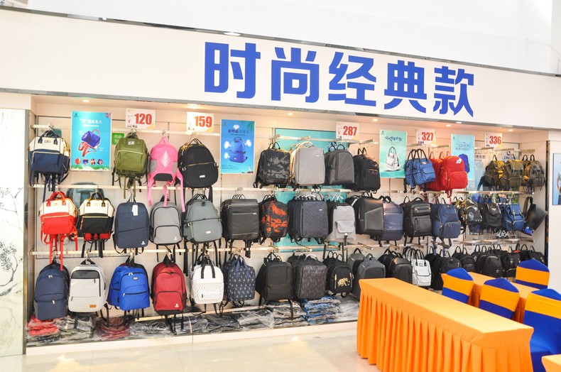 企業(yè)背包定制廠家,恩典科技背包廠家.jpg