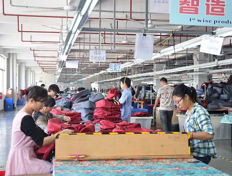 東莞雙肩包工廠-就選23年老廠家