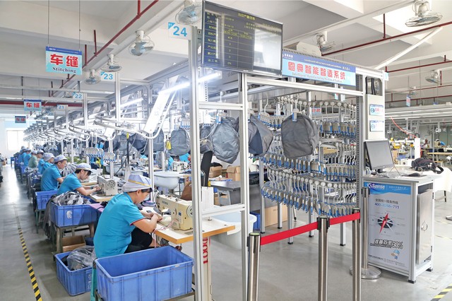 走訪雙肩背包生產(chǎn)廠家-24年為奢恀品牌服務(wù)